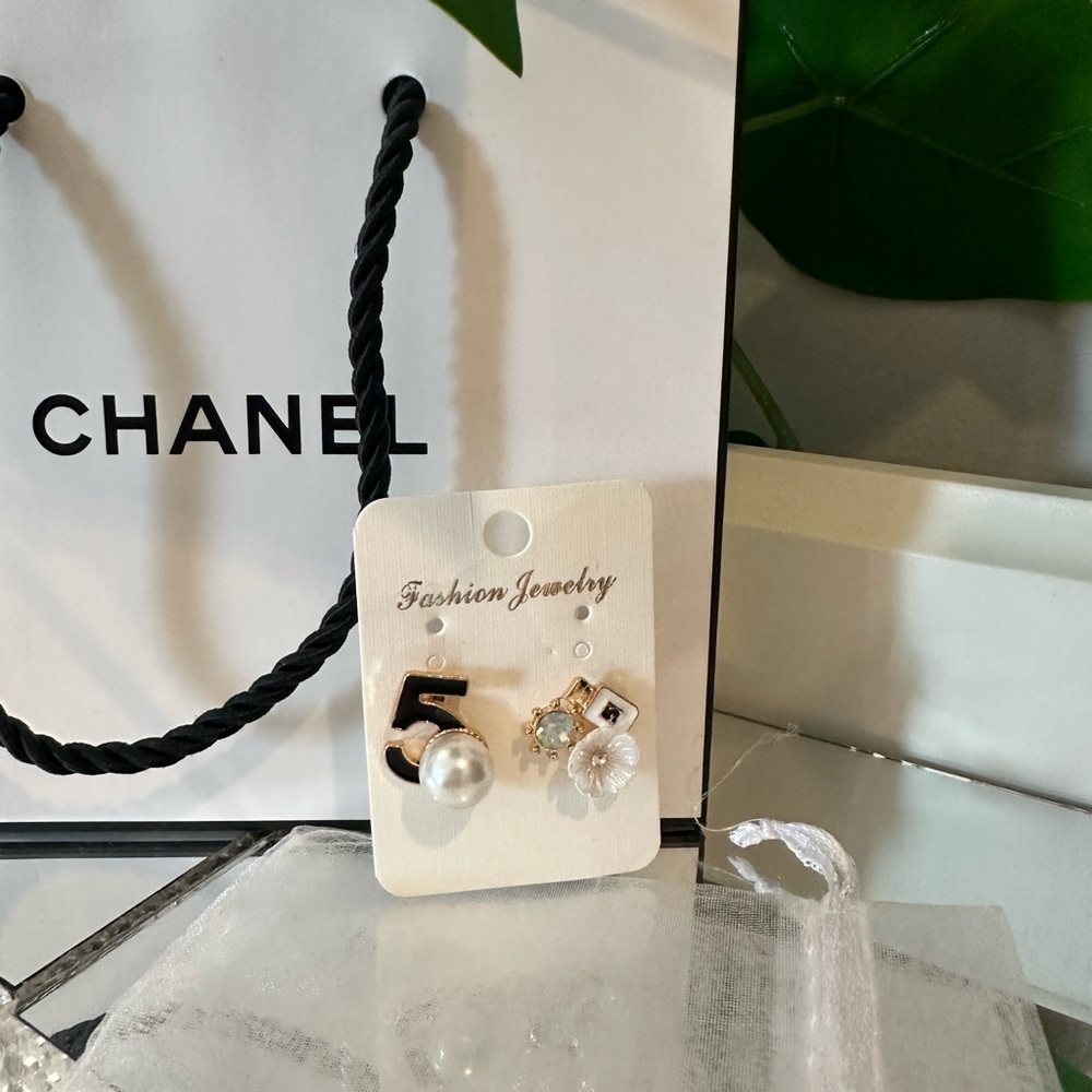 No 5 earrings